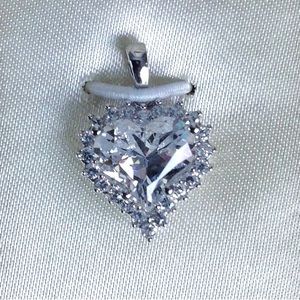 Heart-Shaped Diamond Aura® Pendant – Brilliant Sparkle